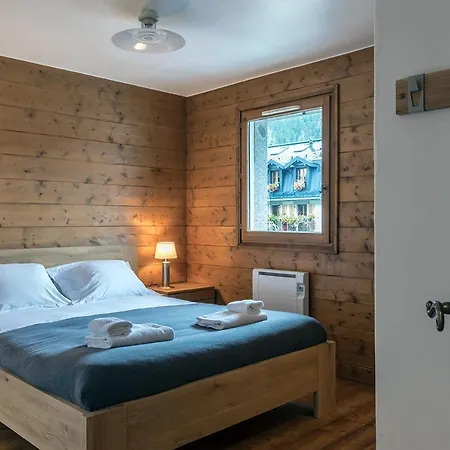 Vallet 12 - Alpes Travel - Central - Sleeps 8 * Chamonix