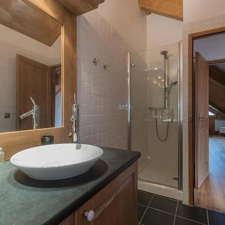 Vallet 12 - Alpes Travel - Central - Sleeps 8 *