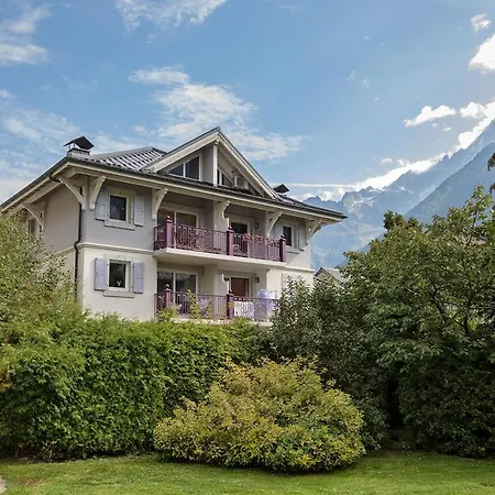Vallet 12 - Alpes Travel - Central - Sleeps 8 * Chamonix