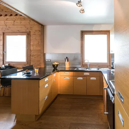Vallet 12 - Alpes Travel - Central - Sleeps 8 Appartamento *